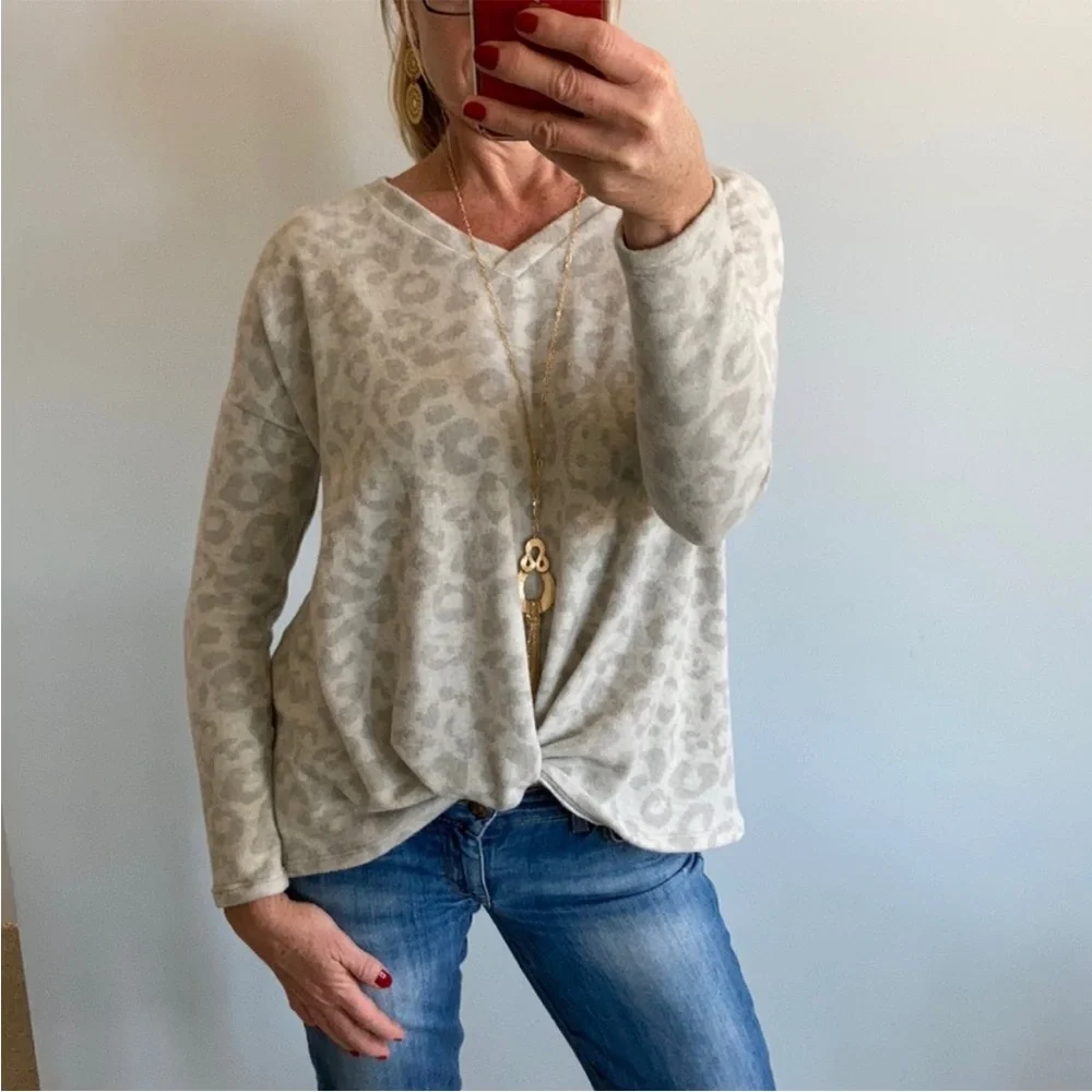 Leopard Print V-Neck Women Top - Picture 1 of 6